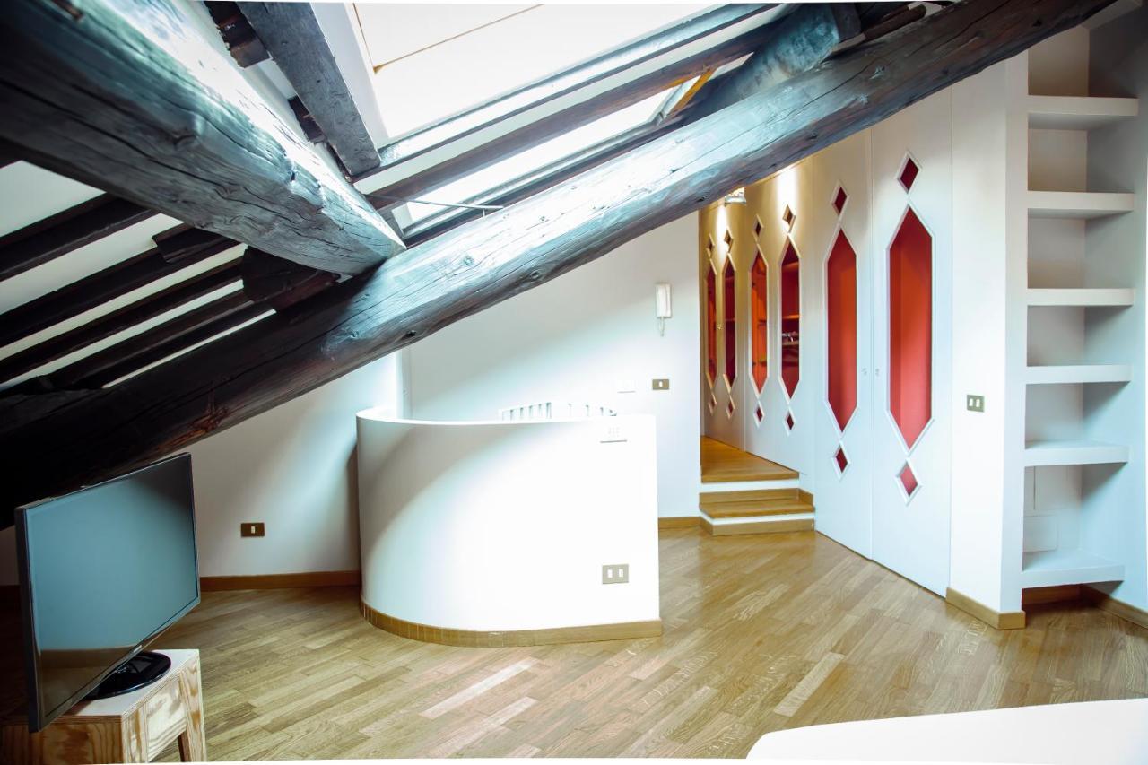 Apartment San Fermo Milan